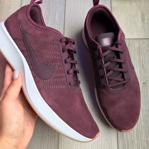 Women Nike Dualtone Racer SE burgundy